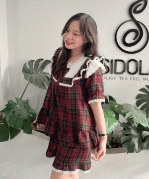 Alternative view of Pijama Cổ Bèo Công Chúa Cổ Bèo Phối Ren Mát Caro Đỏ Đen Dễ Thương