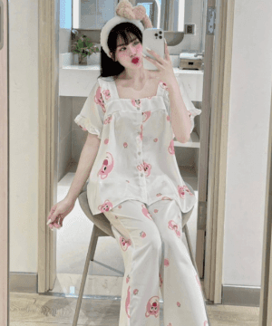 Alternative view of Pijama Cổ Bèo Công Chúa Vải Lụa Mát Hồng Trắng Gấu Dâu Dễ Thương