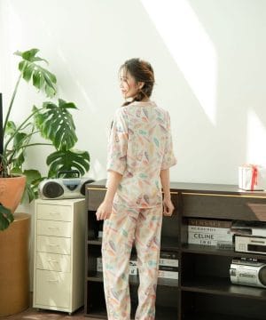 Alternative view of Pyjama Họa Tiết Form Cánh Dơi Chất Liệu Lụa Satin