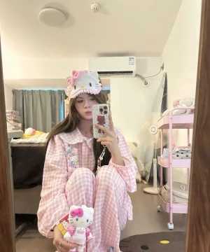 Alternative view of Pyjama Họa Tiết Hello Kitty Đáng Yêu Chất Liệu Cotton